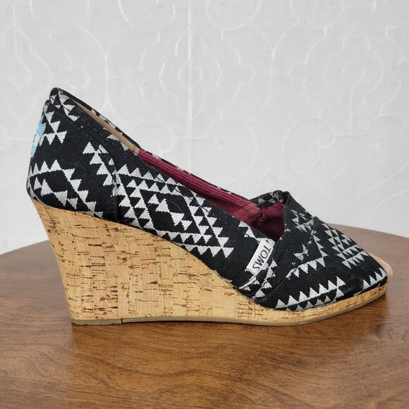 TOMS Reina Tribal Wedge 8 Black White Canvas Peep Toe Cork Heel Slip On Cushion - Picture 7 of 13